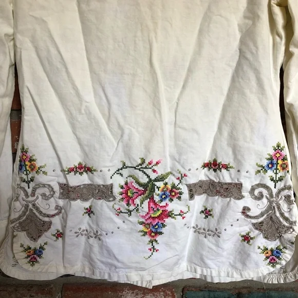 SOLD Vintage Boho Cottagecore Hippie Floral Embroidered Eyelet Button Down - Picture 7 of 10